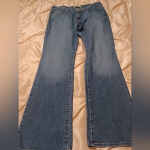 LEVIS 515- flare jeans.  Classic Fit.